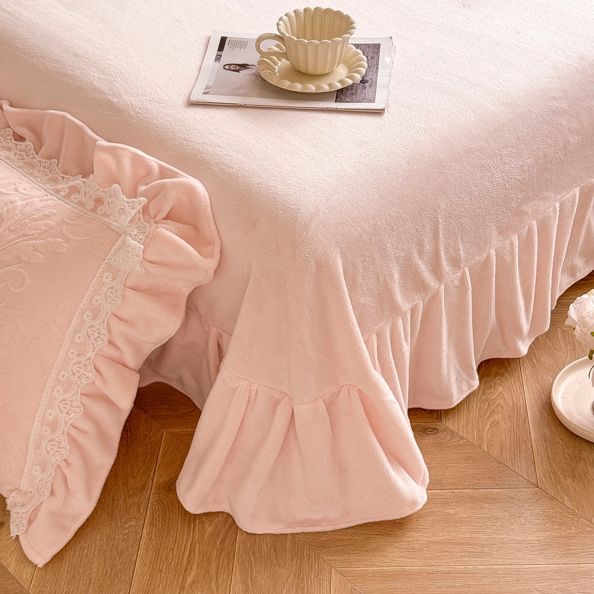 91家纺网 家纺一手货源 找家纺 久久红 2025新款高克重牛奶绒四件套系列 粉玉