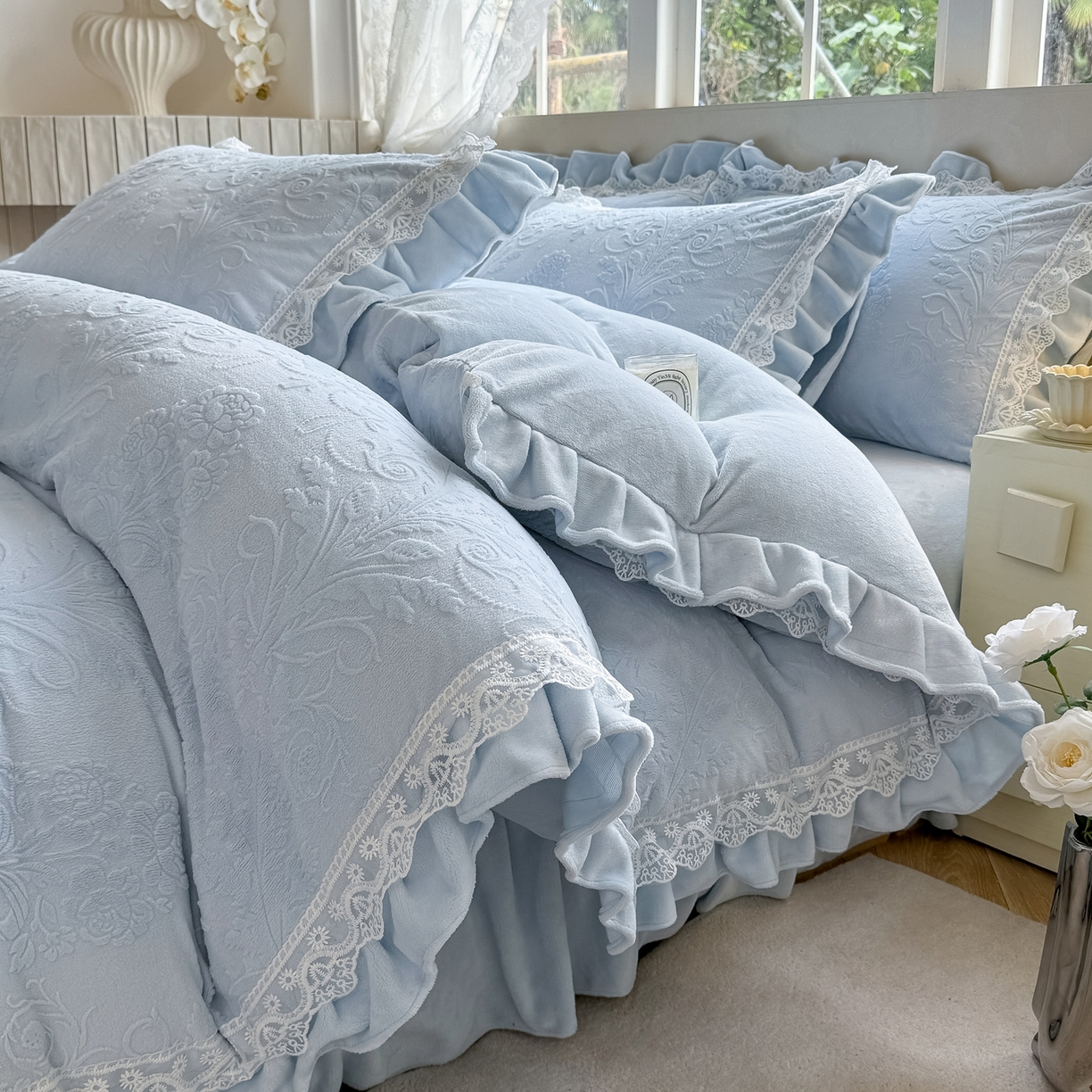 91家纺网 家纺一手货源 找家纺 久久红 2025新款高克重牛奶绒四件套系列 浅兰