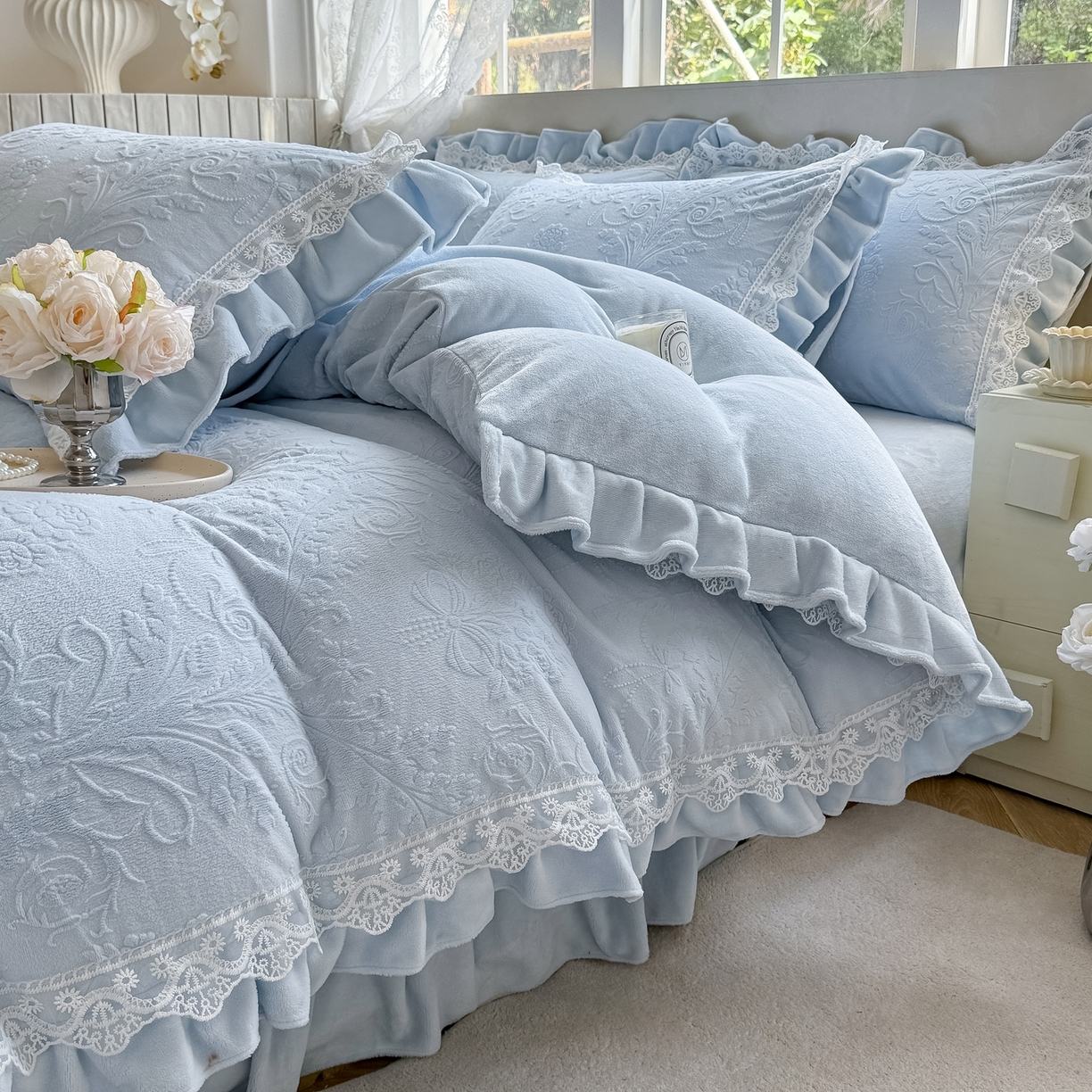 91家纺网 家纺一手货源 找家纺 久久红 2025新款高克重牛奶绒四件套系列 浅兰