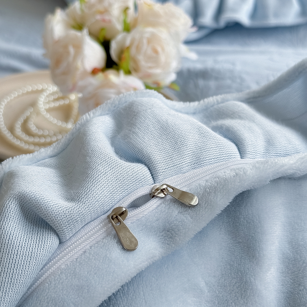 91家纺网 家纺一手货源 找家纺 久久红 2025新款高克重牛奶绒四件套系列 浅兰