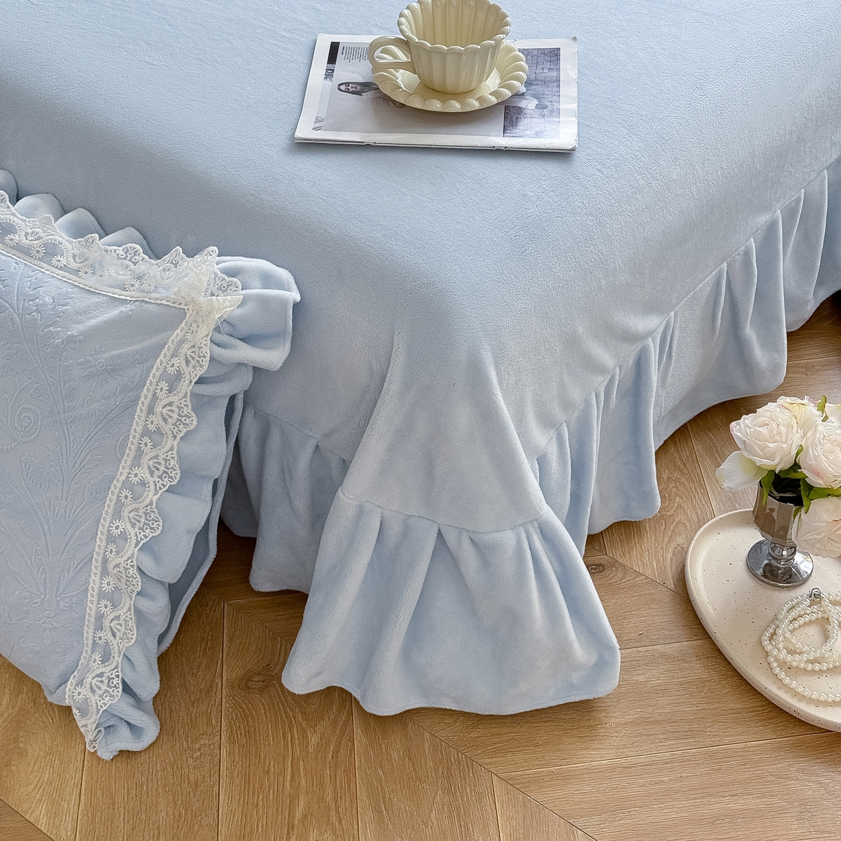 91家纺网 家纺一手货源 找家纺 久久红 2025新款高克重牛奶绒四件套系列 浅兰