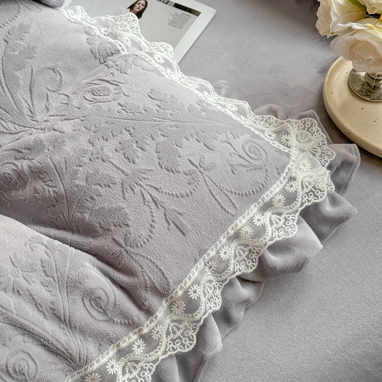 91家纺网 家纺一手货源 找家纺 久久红 2025新款高克重牛奶绒四件套系列 紫灰