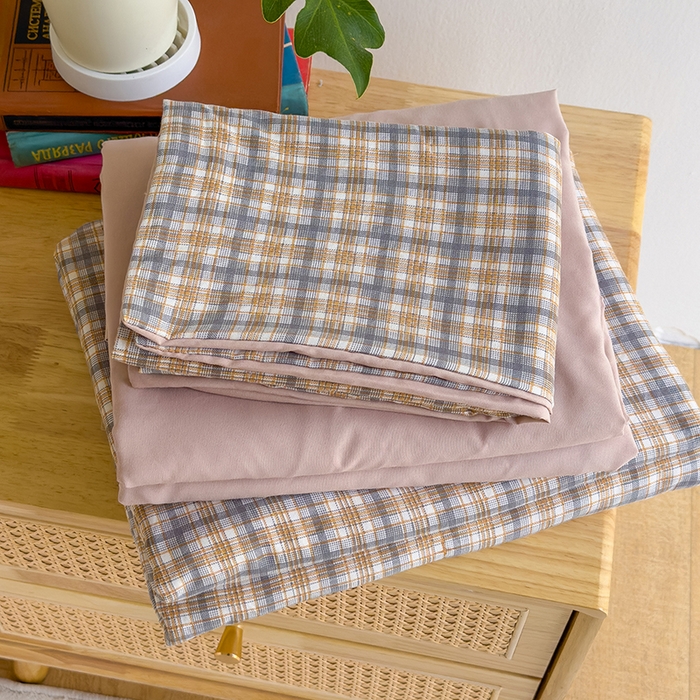 91家纺网 家纺一手货源 找家纺 桔禾家纺 2025新款无印风四件套床单床笠被套被罩纯色水洗棉学生宿舍床上三件套四件套 灰粉格