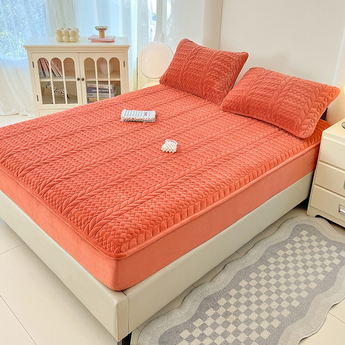 91家纺网 家纺一手货源 找家纺 （总）圣比熊 2025新款A类牛奶绒夹棉床笠床单床盖床罩床护垫床垫保护罩三件套-轻奢