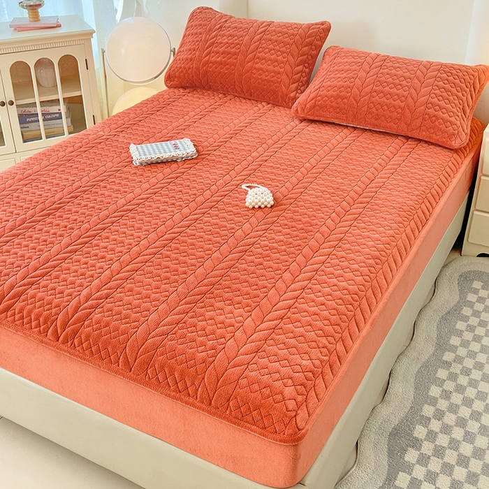 91家纺网 家纺一手货源 找家纺 （总）圣比熊 2025新款A类牛奶绒夹棉床笠床单床盖床罩床护垫床垫保护罩三件套-轻奢,轻奢款-活力橘,轻奢款-果绿,轻奢款-浪漫粉,轻奢款-梦幻紫,轻奢款-奶茶咖,轻奢款-浅水兰,轻奢款-象牙白,轻奢款-星辰灰