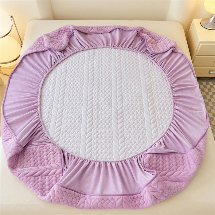 91家纺网 家纺一手货源 找家纺 圣比熊 2025新款A类牛奶绒夹棉床笠床单床盖床罩床护垫床垫保护罩三件套-轻奢 轻奢款-梦幻紫