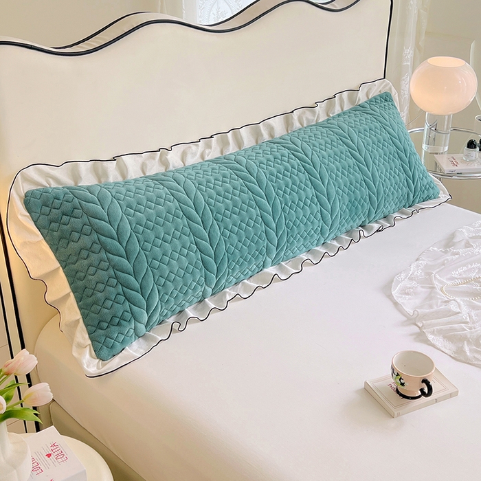 91家纺网 家纺一手货源 找家纺 圣比熊 2025新款A类牛奶绒夹棉花边枕套情侣双人加长枕芯套枕头套-轻奢 花边轻奢款-浅水兰