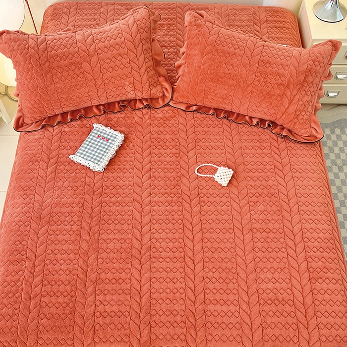 91家纺网 家纺一手货源 找家纺 （总）圣比熊 2025新款A类牛奶绒夹棉床笠床单床盖床护垫保护罩三件套花边枕套-轻奢