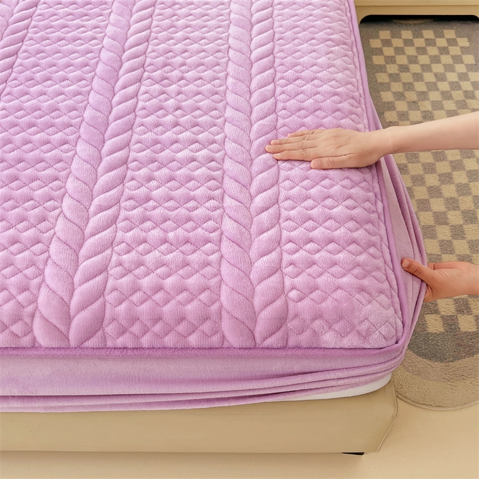 91家纺网 家纺一手货源 找家纺 圣比熊 2025新款A类牛奶绒夹棉床笠床单床盖床护垫保护罩三件套花边枕套-轻奢 轻奢款-梦幻紫