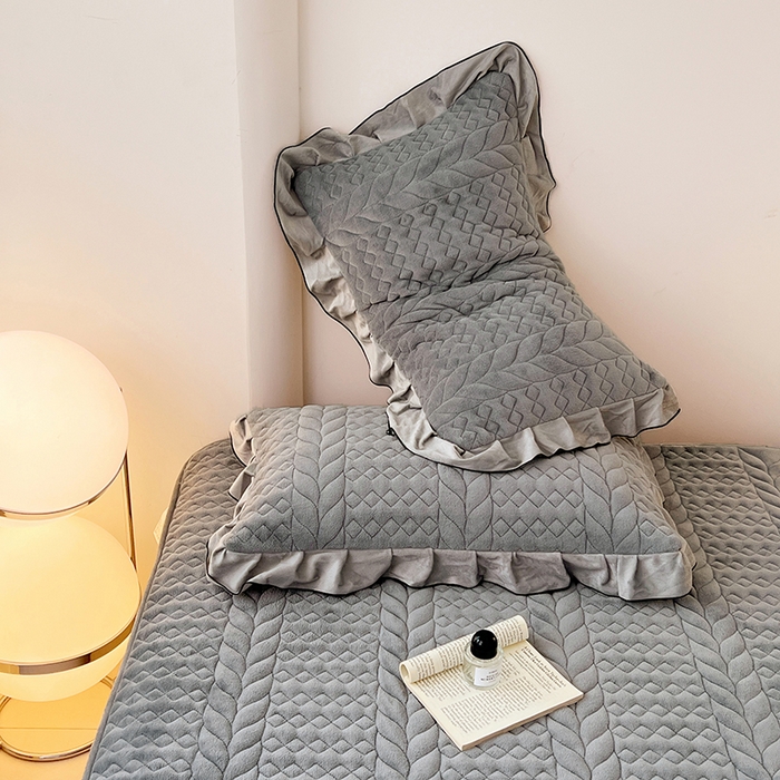 91家纺网 家纺一手货源 找家纺 圣比熊 2025新款A类牛奶绒花边夹棉枕套单人宿舍枕芯套枕头套一对-轻奢 花边轻奢款-星辰灰