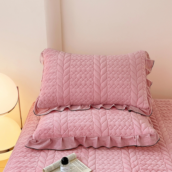 91家纺网 家纺一手货源 找家纺 圣比熊 2025新款A类牛奶绒花边夹棉枕套单人宿舍枕芯套枕头套一对-轻奢 花边轻奢款-浪漫粉