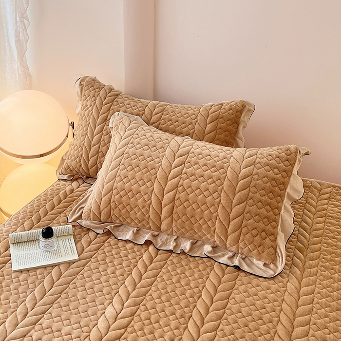 91家纺网 家纺一手货源 找家纺 圣比熊 2025新款A类牛奶绒花边夹棉枕套单人宿舍枕芯套枕头套一对-轻奢 花边轻奢款-奶茶咖