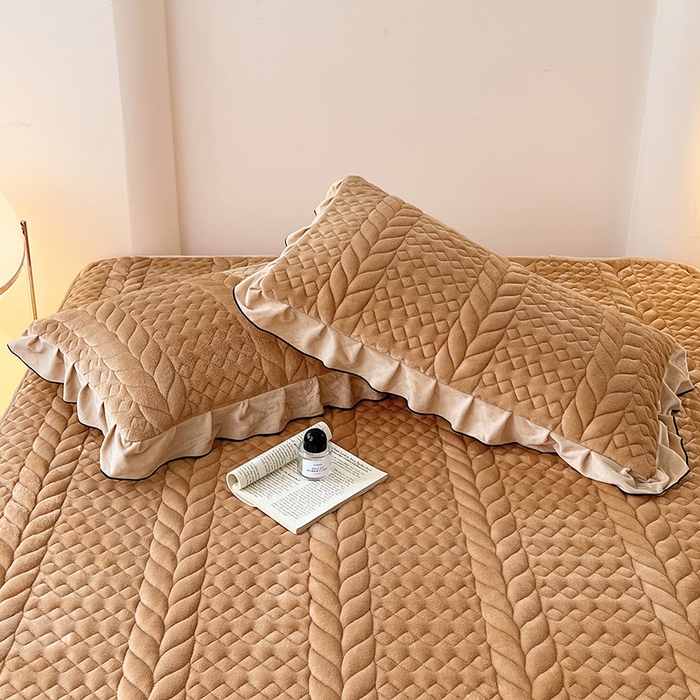 91家纺网 家纺一手货源 找家纺 圣比熊 2025新款A类牛奶绒花边夹棉枕套单人宿舍枕芯套枕头套一对-轻奢 花边轻奢款-奶茶咖