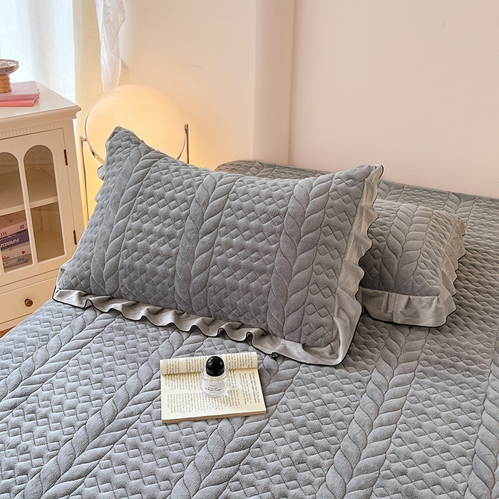 91家纺网 家纺一手货源 找家纺 圣比熊 2025新款A类牛奶绒花边夹棉枕套单人宿舍枕芯套枕头套一对-轻奢 花边轻奢款-星辰灰