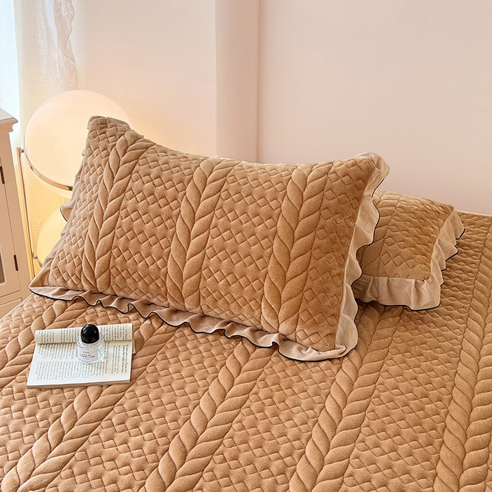 91家纺网 家纺一手货源 找家纺 梦舒羽 2025新款A类牛奶绒花边夹棉枕套单人宿舍枕芯套枕头套一对-轻奢 花边轻奢款-奶茶咖