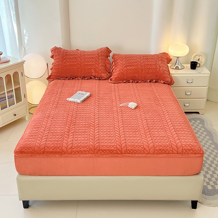 91家纺网 家纺一手货源 找家纺 （总）梦舒羽 2025新款A类牛奶绒夹棉床笠床单床盖床护垫保护罩三件套花边枕套-轻奢