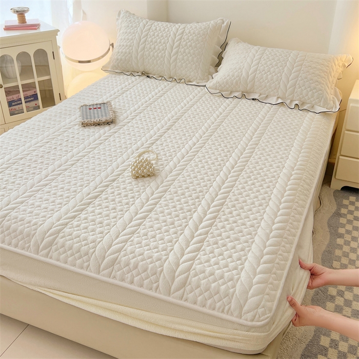 91家纺网 家纺一手货源 找家纺 梦舒羽 2025新款A类牛奶绒夹棉床笠床单床盖床护垫保护罩三件套花边枕套-轻奢 轻奢款-象牙白