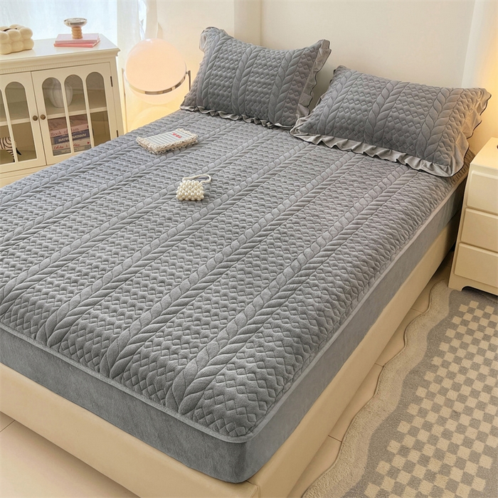 91家纺网 家纺一手货源 找家纺 梦舒羽 2025新款A类牛奶绒夹棉床笠床单床盖床护垫保护罩三件套花边枕套-轻奢 轻奢款-星辰灰