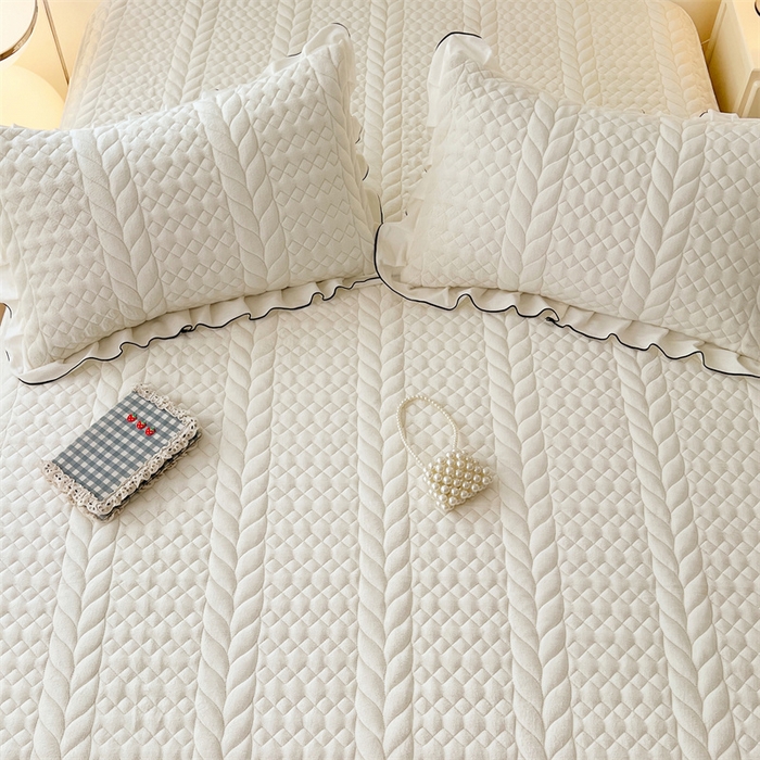 91家纺网 家纺一手货源 找家纺 梦舒羽 2025新款A类牛奶绒夹棉床笠床单床盖床护垫保护罩三件套花边枕套-轻奢 轻奢款-象牙白