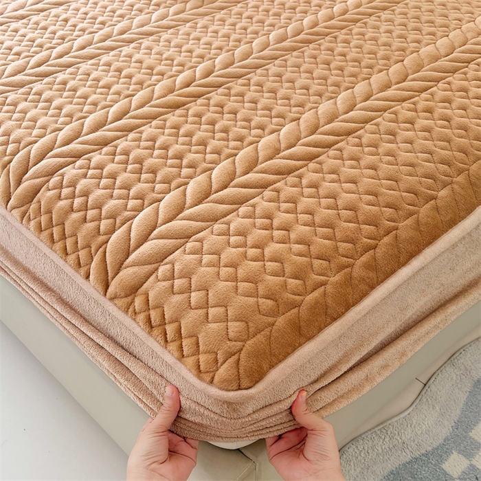 91家纺网 家纺一手货源 找家纺 梦舒羽 2025新款A类牛奶绒夹棉床笠床单床盖床护垫保护罩三件套花边枕套-轻奢 轻奢款-奶茶咖