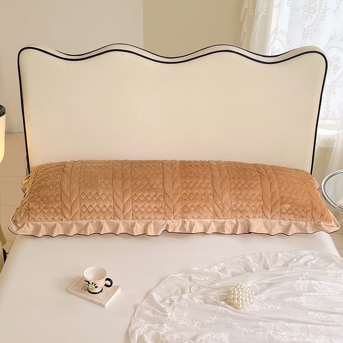 91家纺网 家纺一手货源 找家纺 梦舒羽 2025新款A类牛奶绒夹棉花边枕套情侣双人加长枕芯套枕头套-轻奢 花边轻奢款-奶茶咖