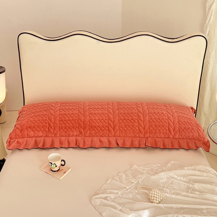 91家纺网 家纺一手货源 找家纺 梦舒羽 2025新款A类牛奶绒夹棉花边枕套情侣双人加长枕芯套枕头套-轻奢 花边轻奢款-活力橘