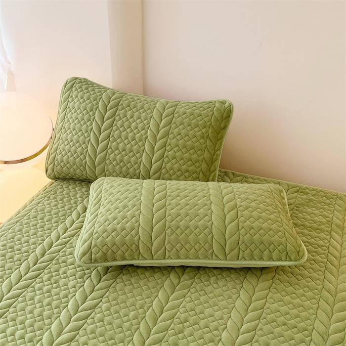 91家纺网 家纺一手货源 找家纺 梦舒羽 2025新款A类牛奶绒夹棉床笠床单床盖床罩床护垫床垫保护罩三件套-轻奢 轻奢款-果绿