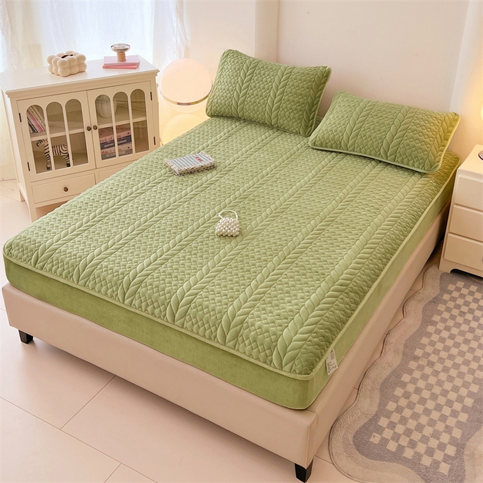 91家纺网 家纺一手货源 找家纺 梦舒羽 2025新款A类牛奶绒夹棉床笠床单床盖床罩床护垫床垫保护罩三件套-轻奢 轻奢款-果绿