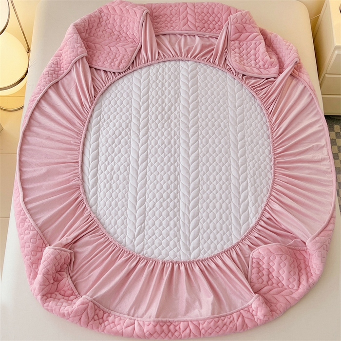 91家纺网 家纺一手货源 找家纺 梦舒羽 2025新款A类牛奶绒夹棉床笠床单床盖床罩床护垫床垫保护罩三件套-轻奢 轻奢款-浪漫粉