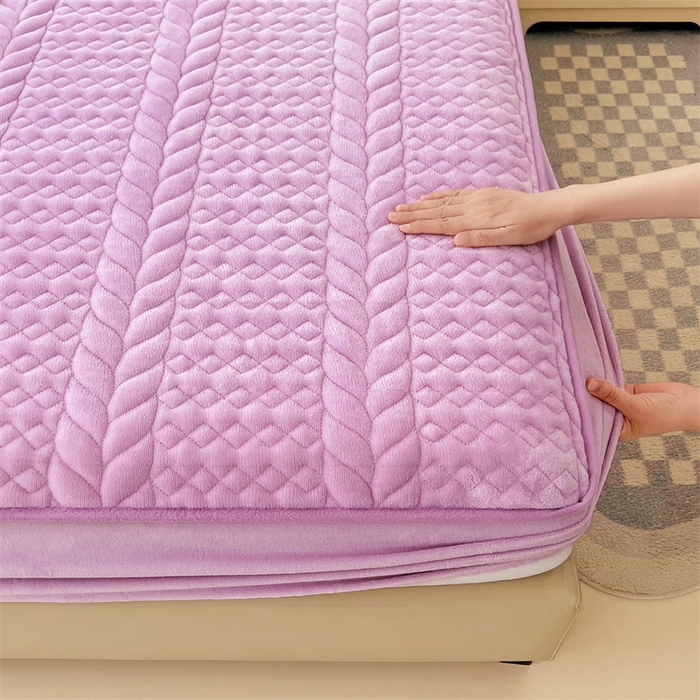 91家纺网 家纺一手货源 找家纺 梦舒羽 2025新款A类牛奶绒夹棉床笠床单床盖床罩床护垫床垫保护罩三件套-轻奢 轻奢款-梦幻紫