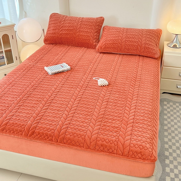 91家纺网 家纺一手货源 找家纺 梦舒羽 2025新款A类牛奶绒夹棉床笠床单床盖床罩床护垫床垫保护罩三件套-轻奢 轻奢款-活力橘