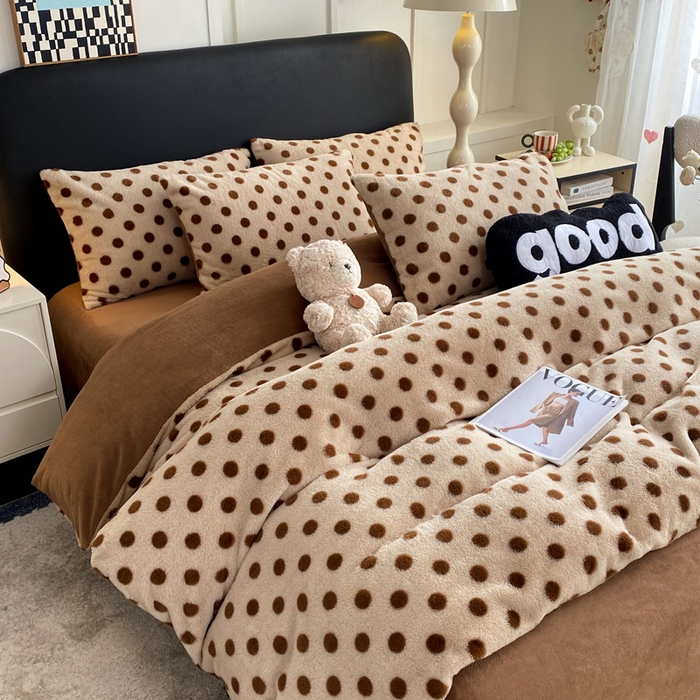 91家纺网 家纺一手货源 找家纺 蝶帕家纺 2025新款兔毛绒印花四件套 波点咖