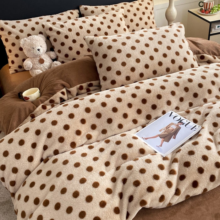 91家纺网 家纺一手货源 找家纺 蝶帕家纺 2025新款兔毛绒印花四件套 波点咖