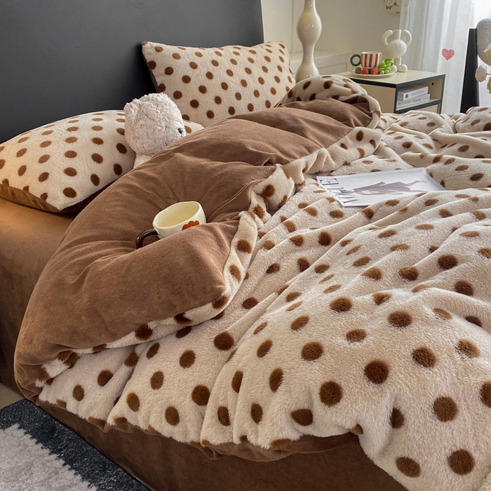 91家纺网 家纺一手货源 找家纺 蝶帕家纺 2025新款兔毛绒印花四件套 波点咖