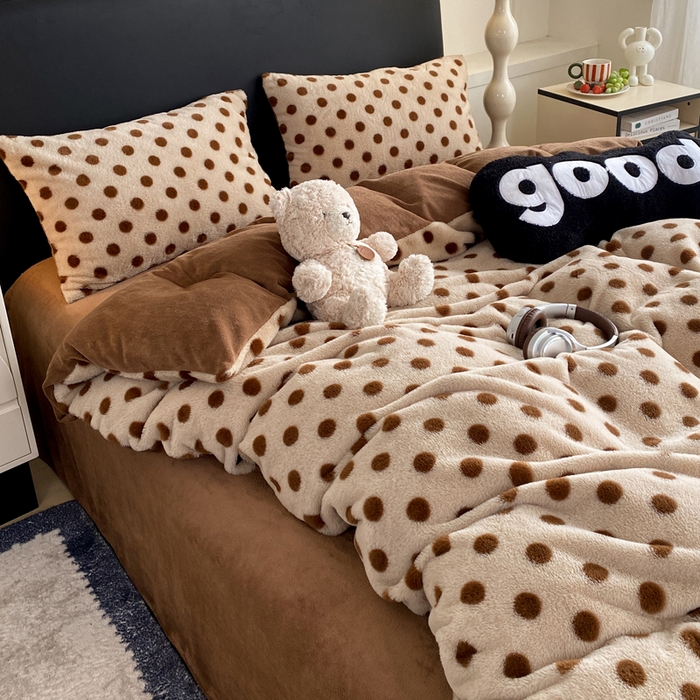 91家纺网 家纺一手货源 找家纺 蝶帕家纺 2025新款兔毛绒印花四件套 波点咖