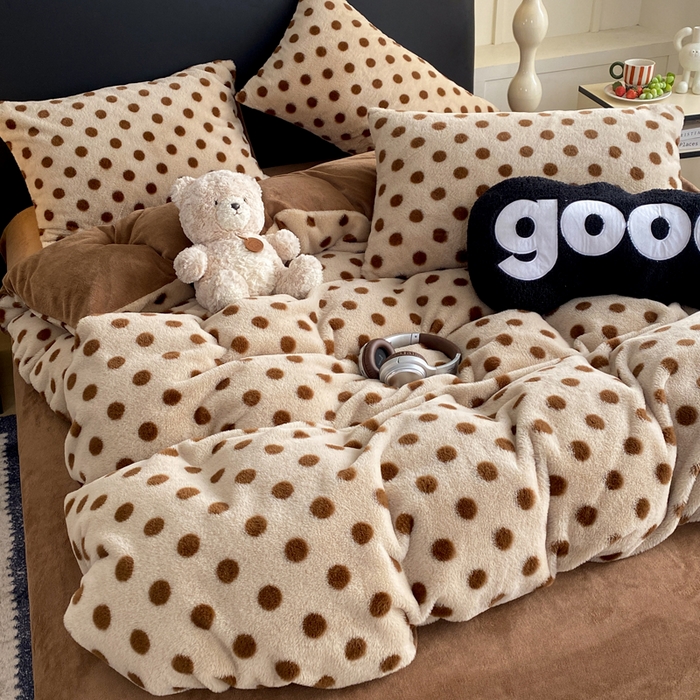 91家纺网 家纺一手货源 找家纺 蝶帕家纺 2025新款兔毛绒印花四件套 波点咖