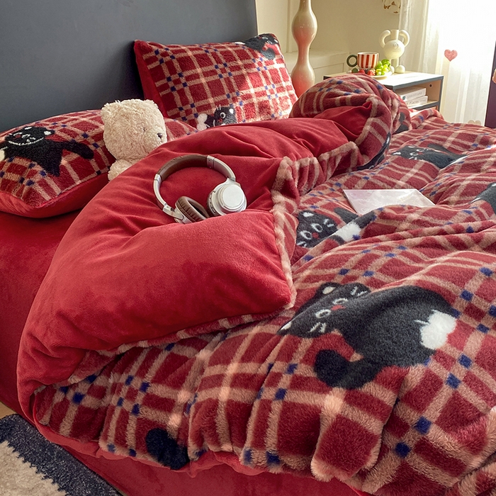 91家纺网 家纺一手货源 找家纺 蝶帕家纺 2025新款兔毛绒印花四件套 红格小黑猫