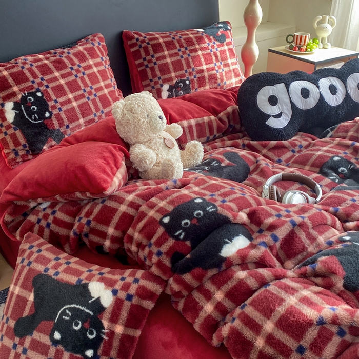 91家纺网 家纺一手货源 找家纺 蝶帕家纺 2025新款兔毛绒印花四件套 红格小黑猫