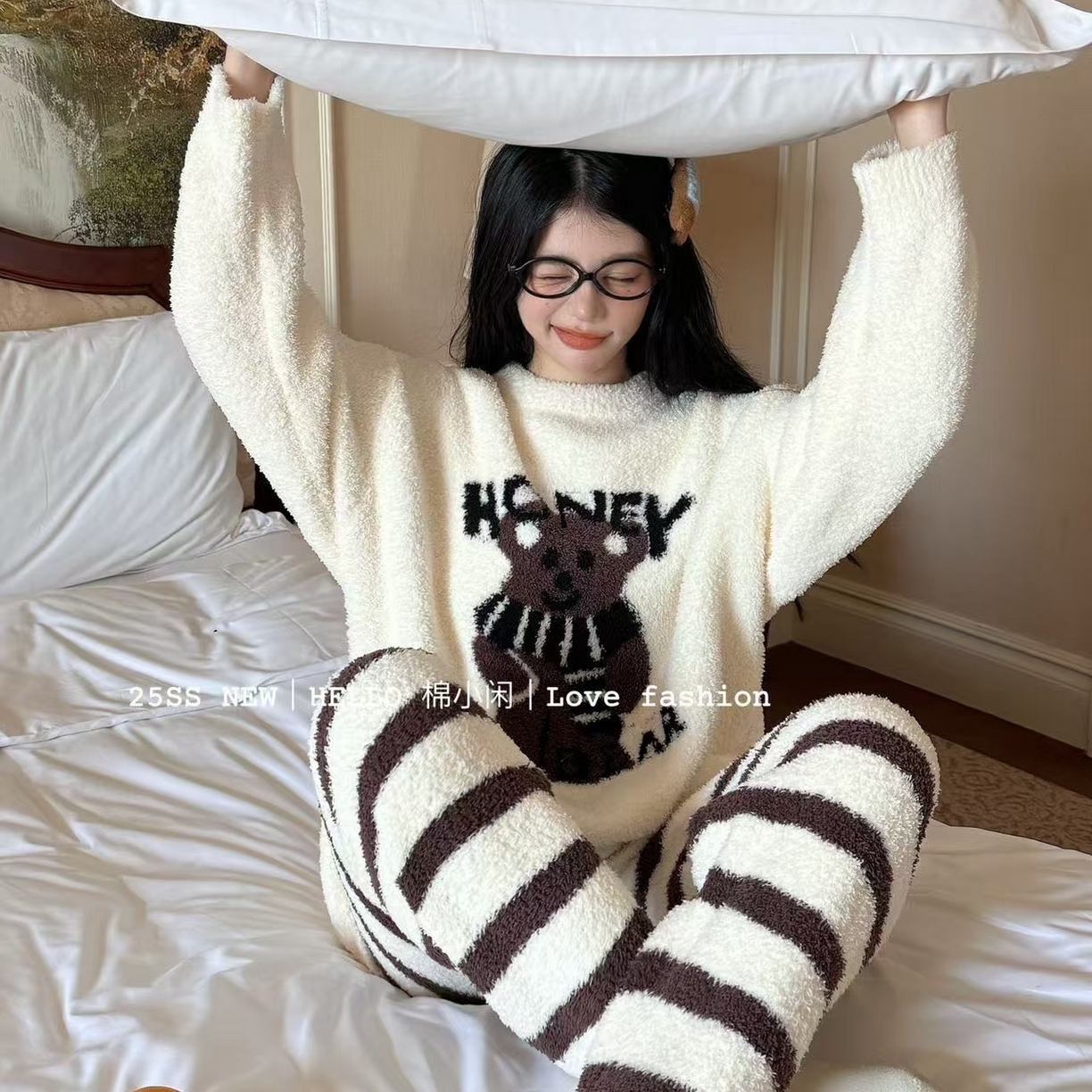 91家纺网 家纺一手货源 找家纺 （总）妍景家居生活馆 2025新款软绵绵半边绒条纹熊先生睡衣