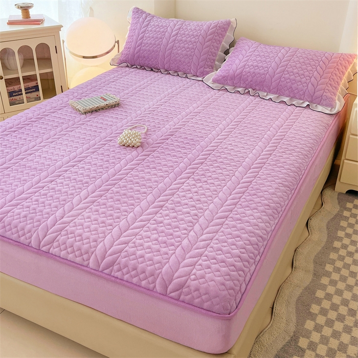 91家纺网 家纺一手货源 找家纺 （总）圣比熊 2025新款A类牛奶绒夹棉床笠床单床盖床护垫保护罩三件套花边枕套-轻奢