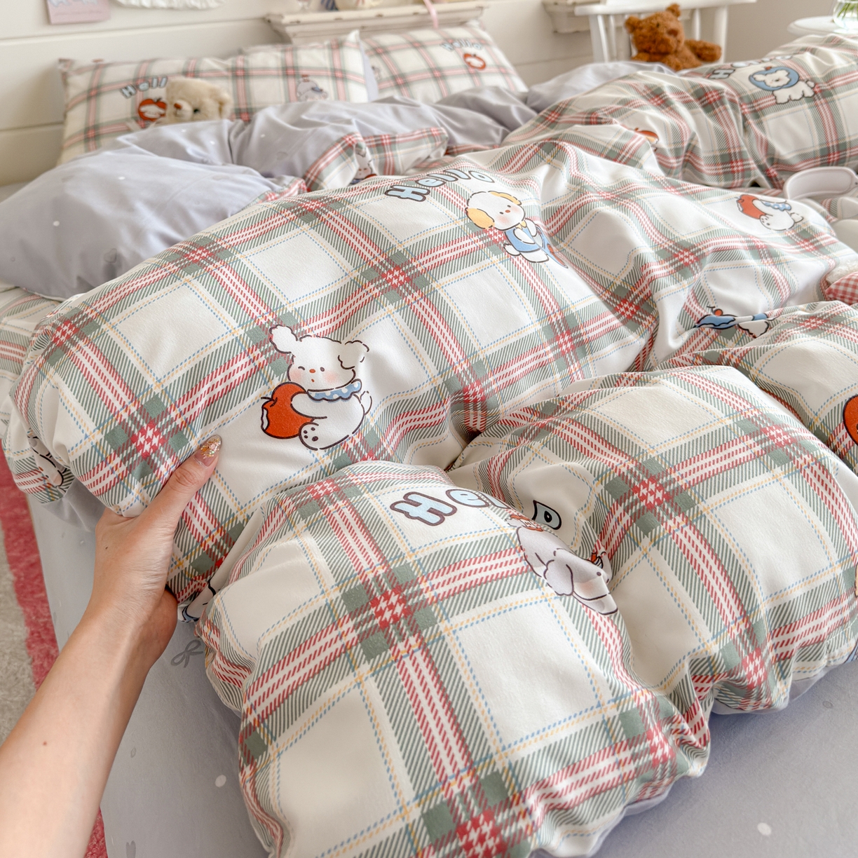 91家纺网 家纺一手货源 找家纺 海岛哥哥 2025新款高克重双层纱糯糯绵印花四件套-萌花系列 萌花系列-复古绿格狗