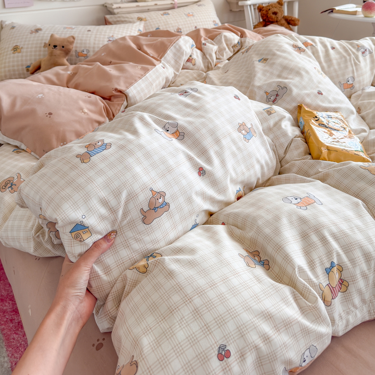 91家纺网 家纺一手货源 找家纺 海岛哥哥 2025新款高克重双层纱糯糯绵印花四件套-萌花系列 萌花系列-格子萌狗