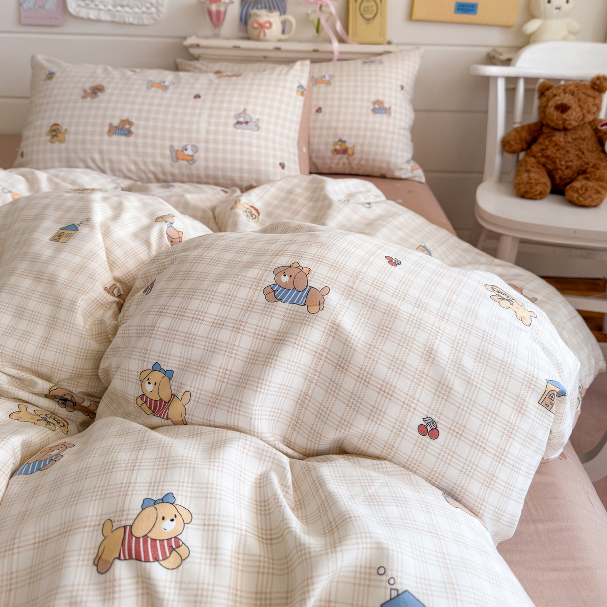 91家纺网 家纺一手货源 找家纺 海岛哥哥 2025新款高克重双层纱糯糯绵印花四件套-萌花系列 萌花系列-格子萌狗