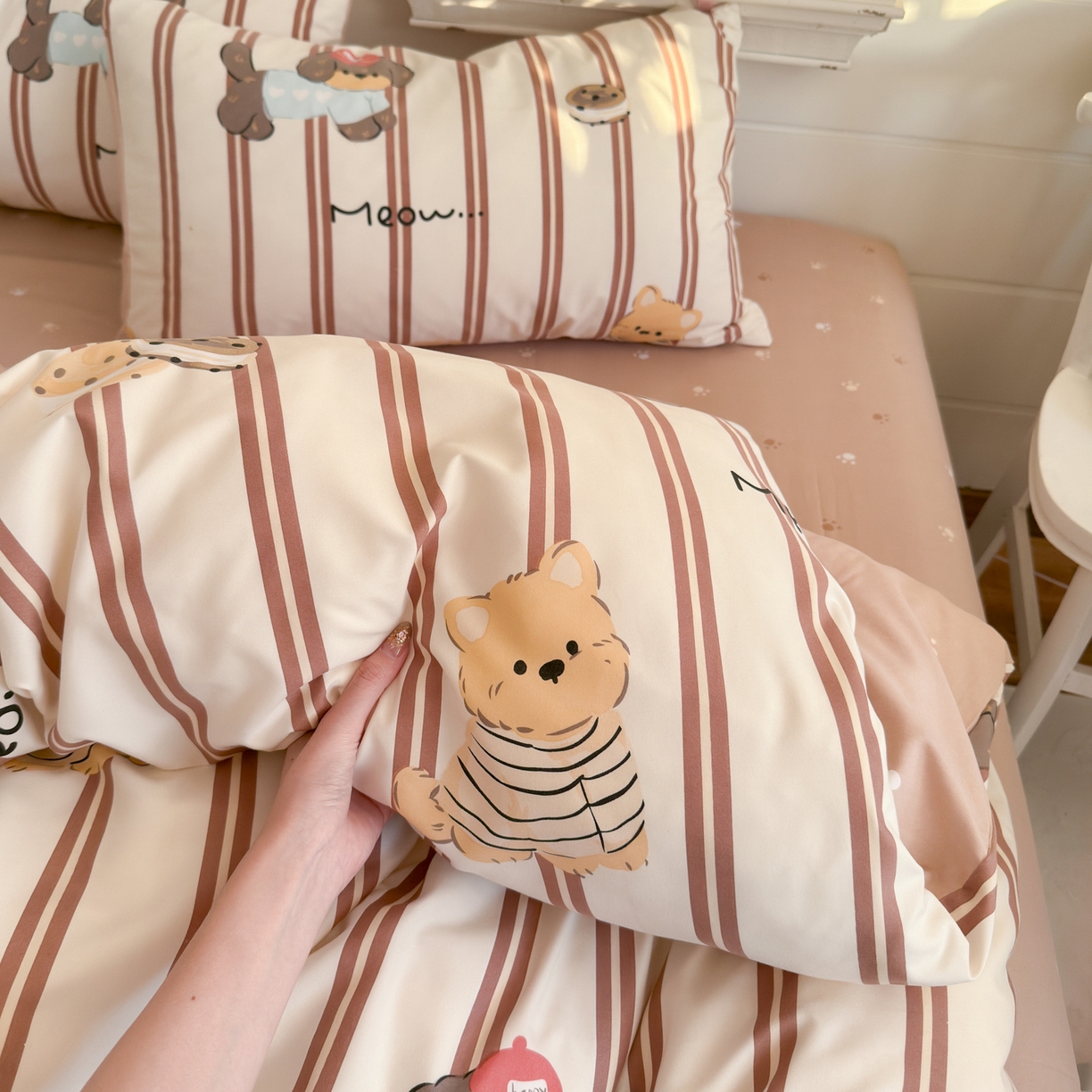 91家纺网 家纺一手货源 找家纺 海岛哥哥 2025新款高克重双层纱糯糯绵印花四件套-萌花系列 萌花系列-巧克力犬