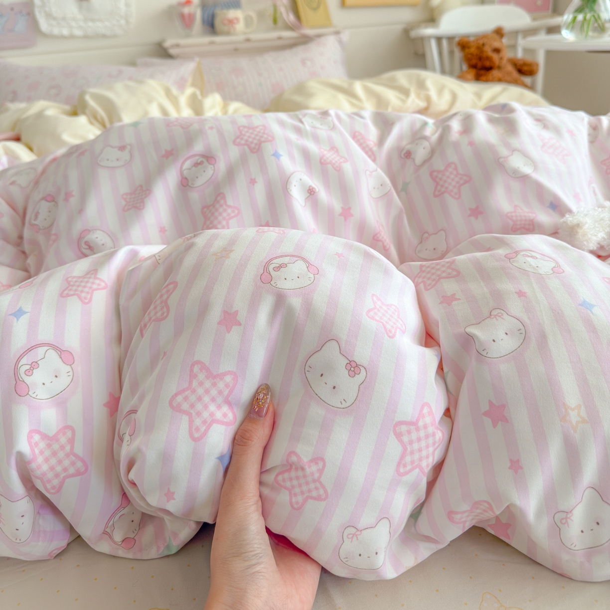 91家纺网 家纺一手货源 找家纺 海岛哥哥 2025新款高克重双层纱糯糯绵印花四件套-萌花系列 萌花系列-星星凯蒂粉