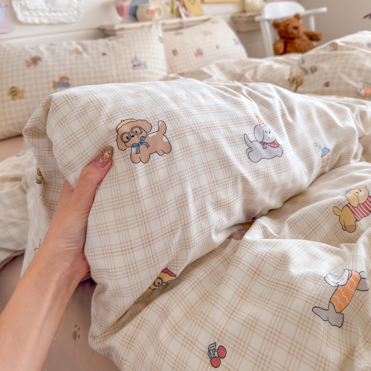 91家纺网 家纺一手货源 找家纺 港岛妹妹 2025新款高克重双层纱糯糯绵印花四件套-萌花系列 萌花系列-格子萌狗