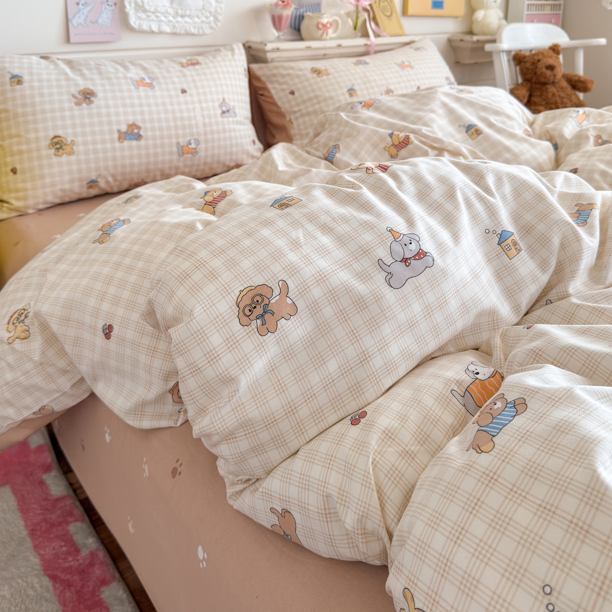 91家纺网 家纺一手货源 找家纺 港岛妹妹 2025新款高克重双层纱糯糯绵印花四件套-萌花系列 萌花系列-格子萌狗