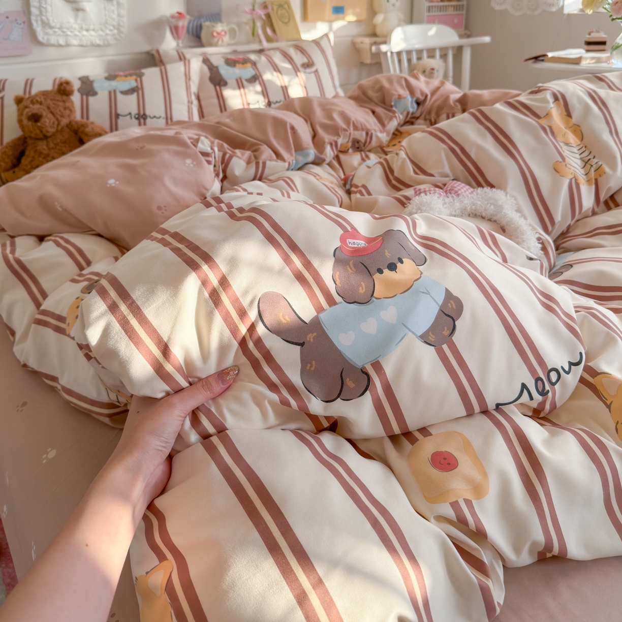 91家纺网 家纺一手货源 找家纺 港岛妹妹 2025新款高克重双层纱糯糯绵印花四件套-萌花系列 萌花系列-巧克力犬