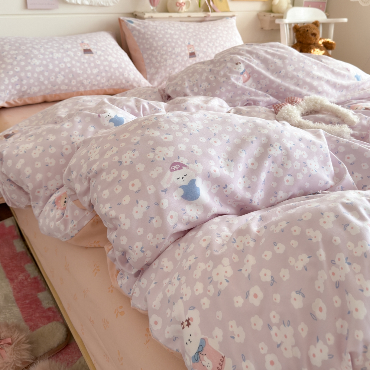 91家纺网 家纺一手货源 找家纺 港岛妹妹 2025新款高克重双层纱糯糯绵印花四件套-萌花系列 萌花系列-兔软软紫