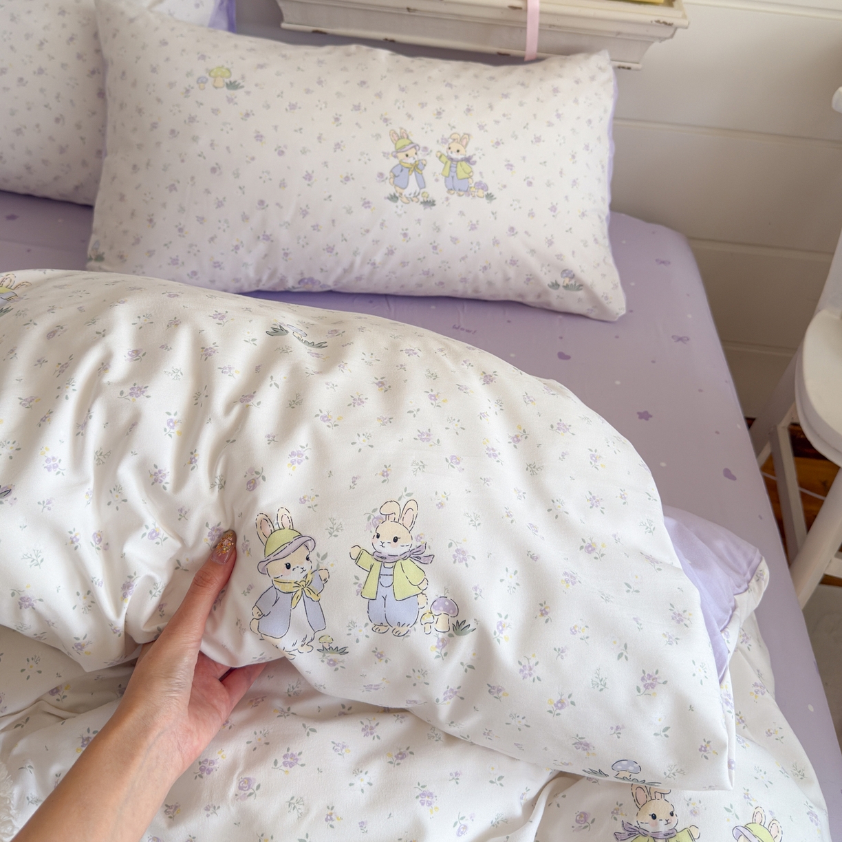 91家纺网 家纺一手货源 找家纺 港岛妹妹 2025新款高克重双层纱糯糯绵印花四件套-萌花系列 萌花系列-兔子花园米